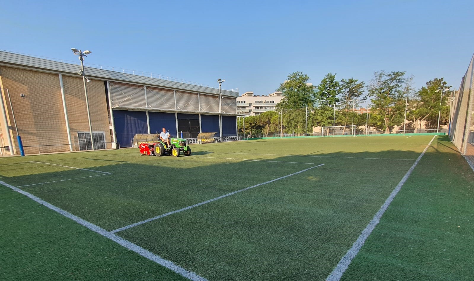 La gespa del CE La Bàscula, a punt per a la próxima temporada